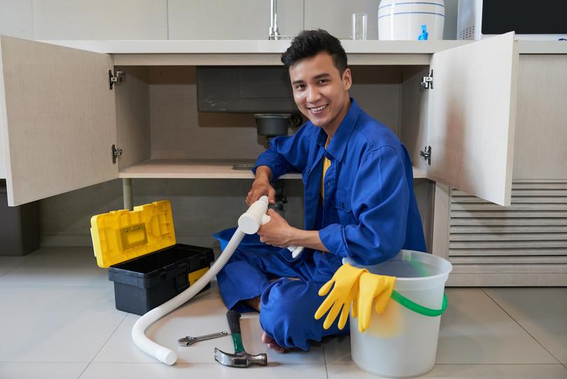 How Plumbyng connects you with tankless water heater installers